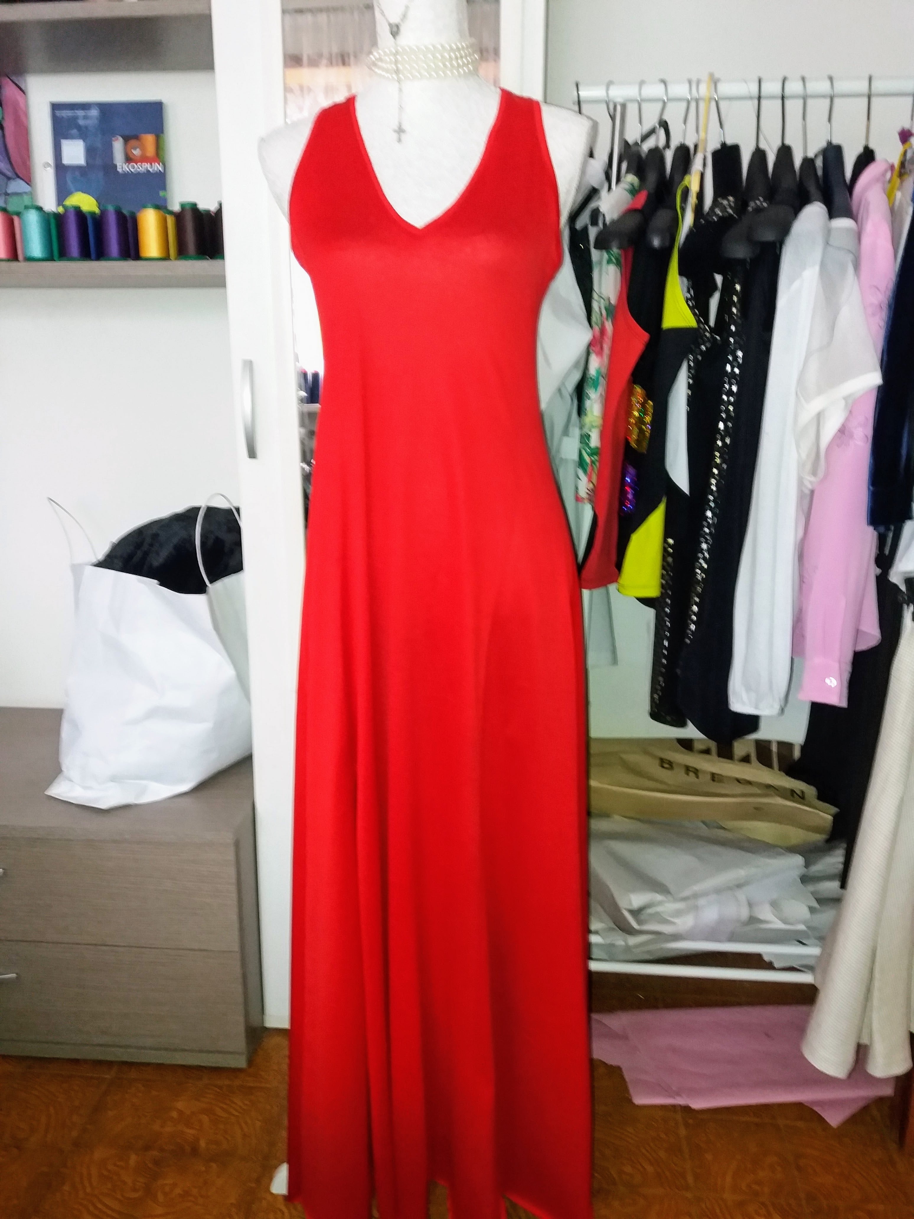 Abito Rosso Elegante Scollato e Creato a Mano in Cotone Organico