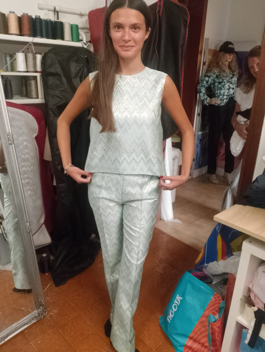 Completo elegante creato a mano per occasioni speciali