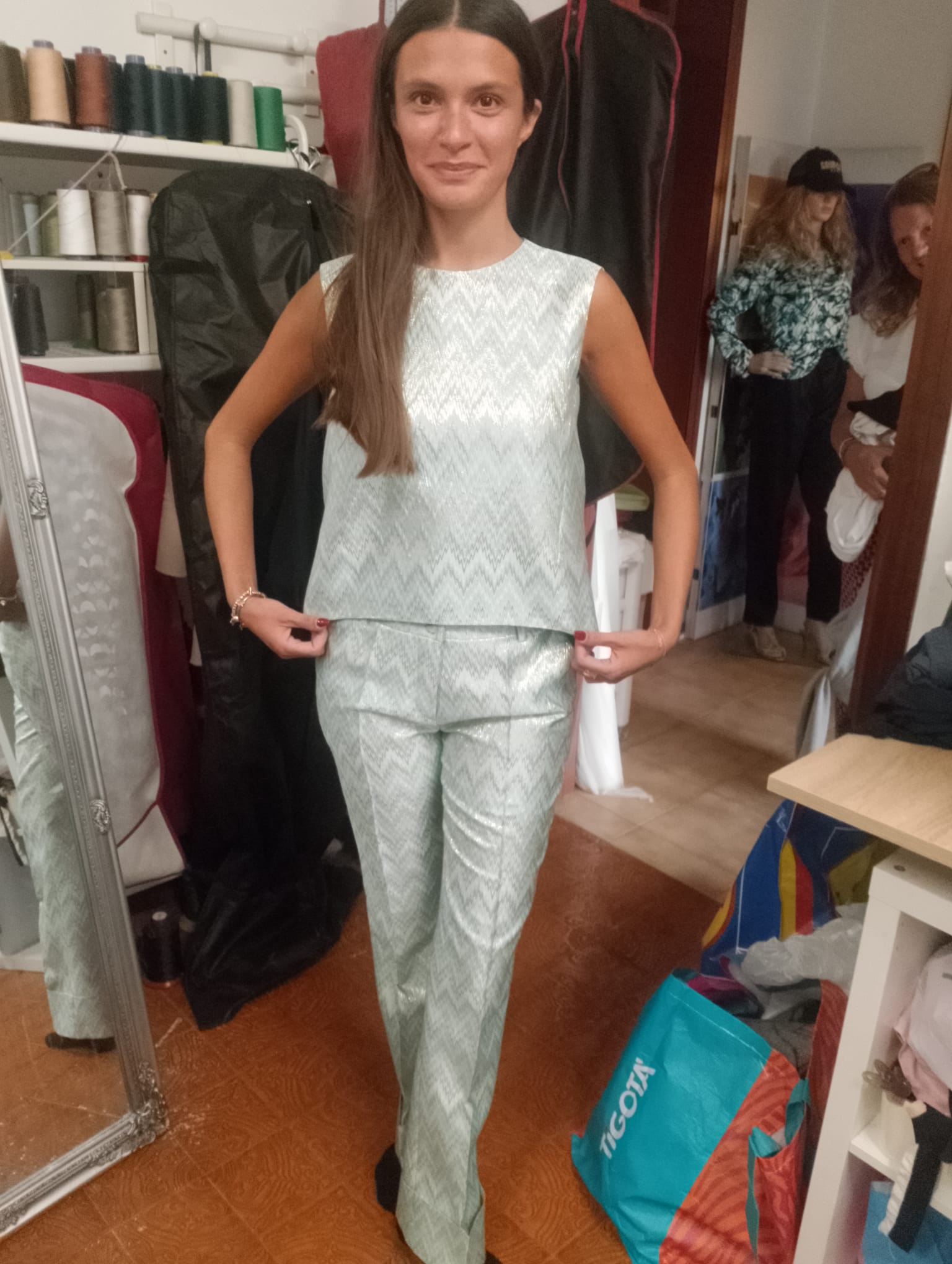 Completo elegante creato a mano per occasioni speciali