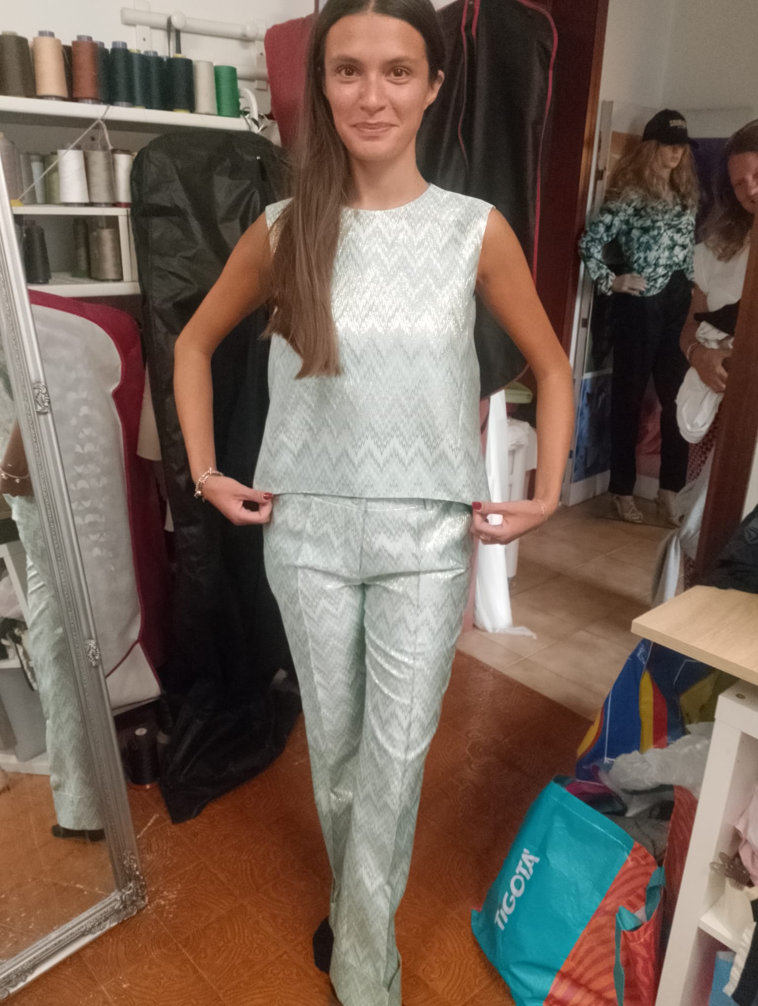 Completo elegante creato a mano per occasioni speciali