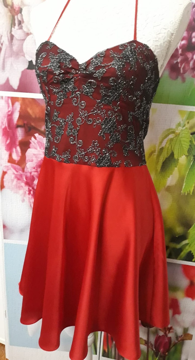 Tubino Elegante in Pizzo e Viscosa Creato a Mano