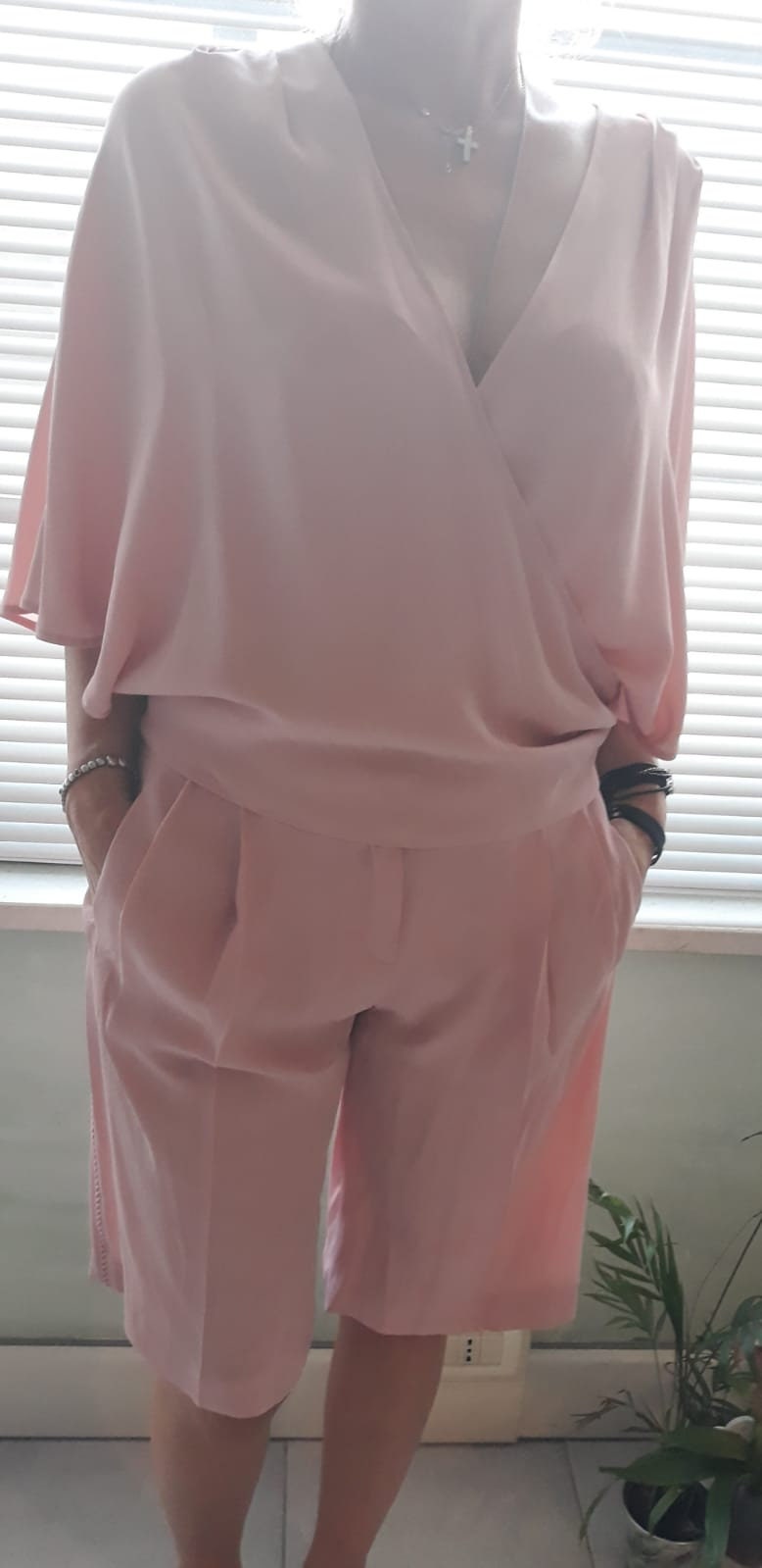Blusa Rosa con Bermuda in Seta