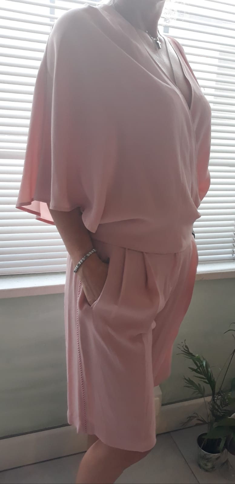 Blusa Rosa con Bermuda in Seta