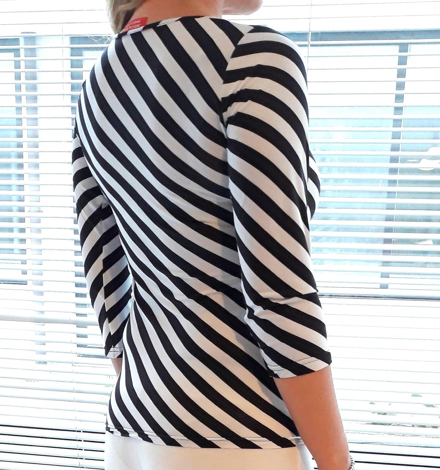 Blusa Zebrata Con Pantalone Bianco in Cotone