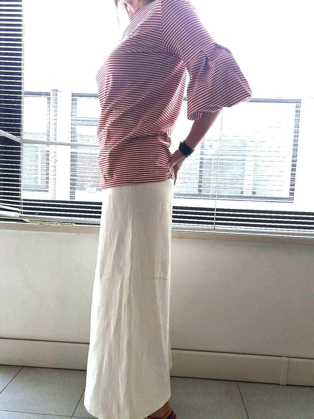 Maglia a Sbuffo a Righe con Pantalone Bianco