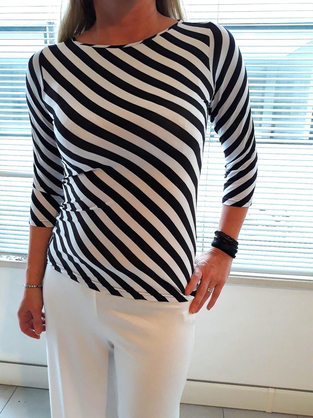 Blusa Zebrata Con Pantalone Bianco in Cotone