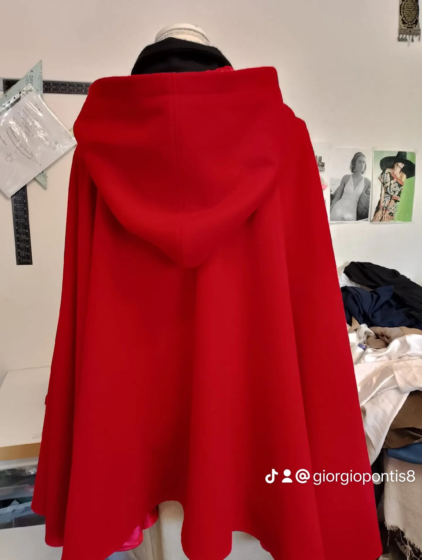 Tabarro Rosso Creato a Mano in Lana Veneziana
